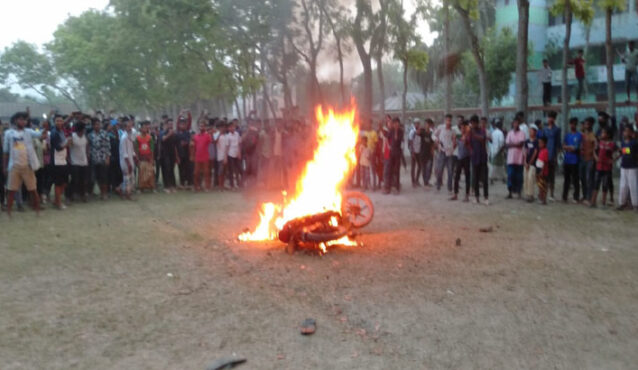 কুমিল্লার দেবিদ্বার রণক্ষেত্র, ১৫ জন গুলিবিদ্ধসহ আহত ৩০