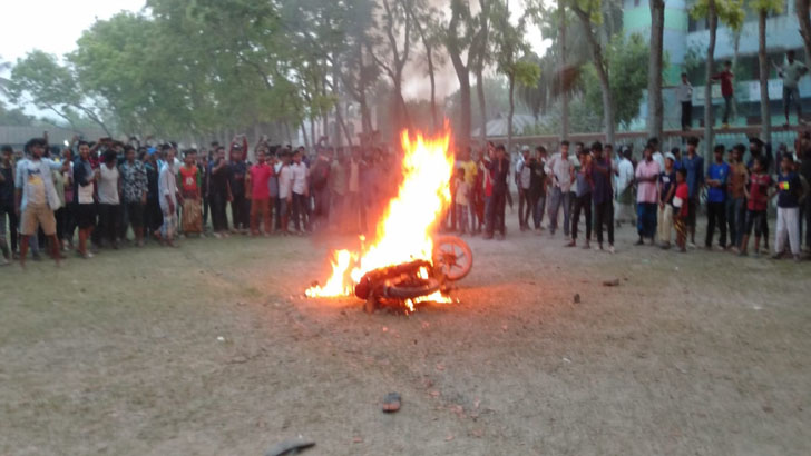 কুমিল্লার দেবিদ্বার রণক্ষেত্র, ১৫ জন গুলিবিদ্ধসহ আহত ৩০