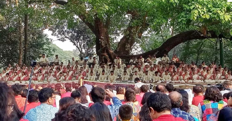 সুরে-গানে শুরু রমনা বটমূলে বর্ষবরণ