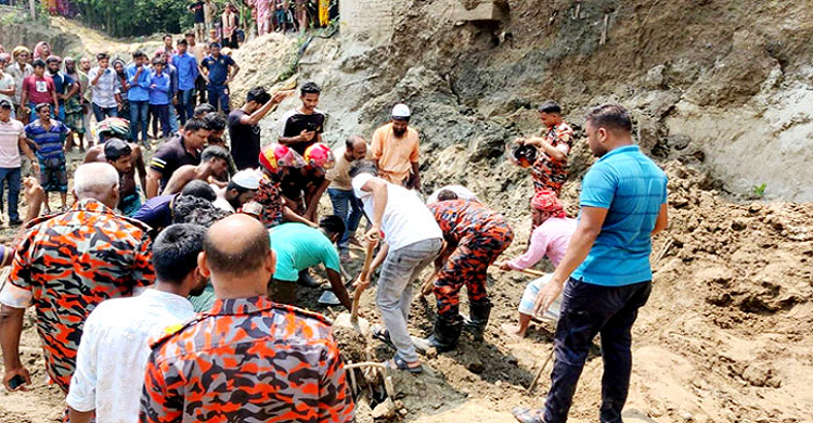 ফরিদপুরে নির্মাণাধীন সেতুর মাটি ধসে ৩ শ্রমিক নিহত