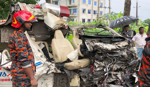 গোপালগঞ্জে ট্রাক ও অ্যাম্বুলেন্স সংঘর্ষে নিহত ৪