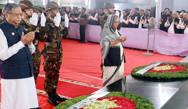 বঙ্গবন্ধুর প্রতিকৃতিতে রাষ্ট্রপতি ও প্রধানমন্ত্রীর শ্রদ্ধা