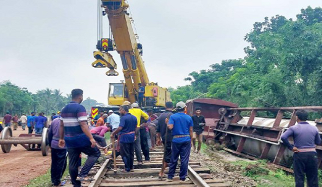 ৭ ঘন্টা পর খুলনার সঙ্গে সারাদেশের ট্রেন চলাচল শুরু