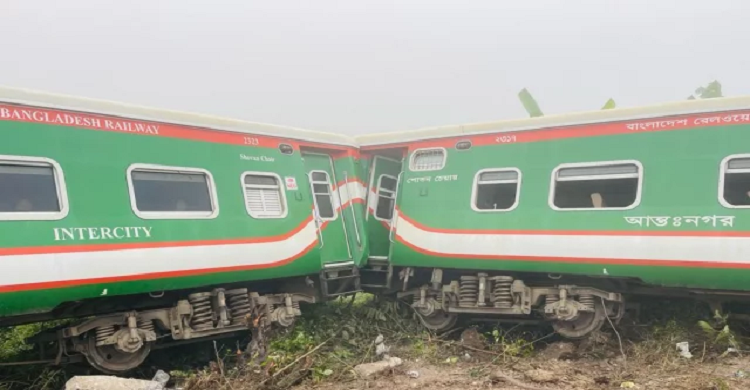 গাজীপুরে ট্রেনের ইঞ্জিনসহ ৭ বগি লাইনচ্যুত, নিহত ১