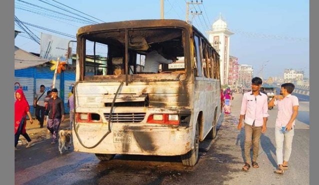 গাজীপুরে যাত্রীবাহী বাসে আগুন