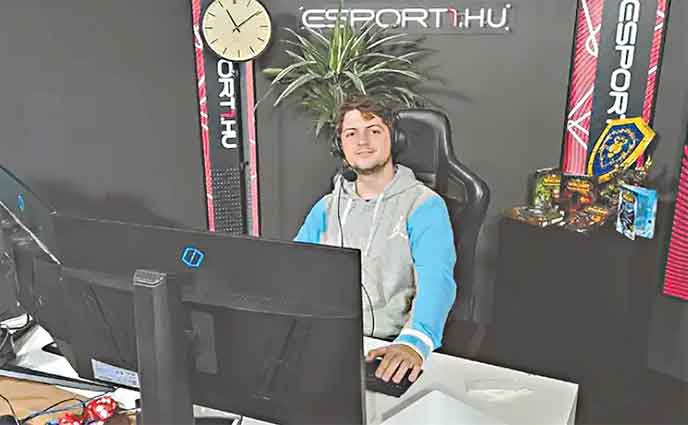 টানা ৬০ ঘণ্টা অনলাইন গেম খেলে রেকর্ড