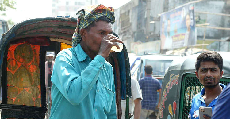 ঢাকার তাপমাত্রা ফের ৪০ ডিগ্রি পার, ৪ জেলায় অতিতীব্র তাপপ্রবাহ