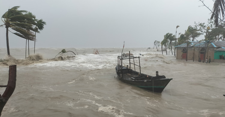 দেড়লাখ মানুষ পানিবন্দি, ভেসে গেছে হরিণসহ দুই হাজারের বেশি পশু