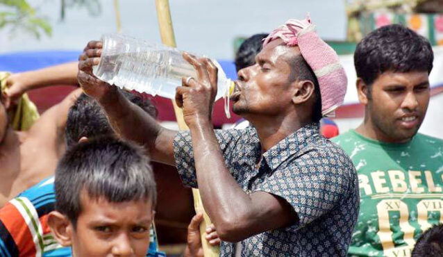 সারাদেশে বইছে তাপপ্রবাহ, থাকবে গরমের অস্বস্তি