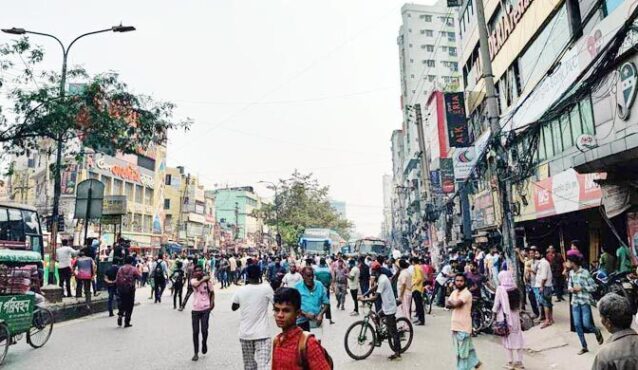 রামপুরায় অবরোধ ছেড়ে দিলেন রিকশাচালকরা, যান চলাচল স্বাভাবিক