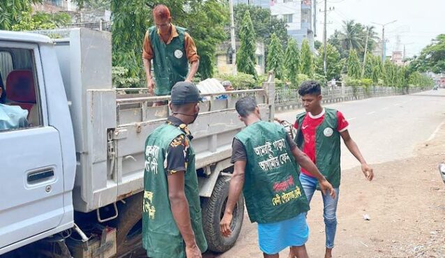 ফেনী পৌরসভায় ৫ ঘণ্টায় কোরবানির বর্জ্য অপসারণ