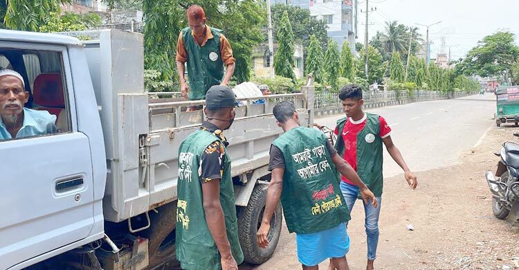 ফেনী পৌরসভায় ৫ ঘণ্টায় কোরবানির বর্জ্য অপসারণ