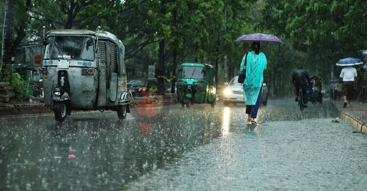 ভ্যাপসা গরমে রাজধানীতে স্বস্তির বৃষ্টি