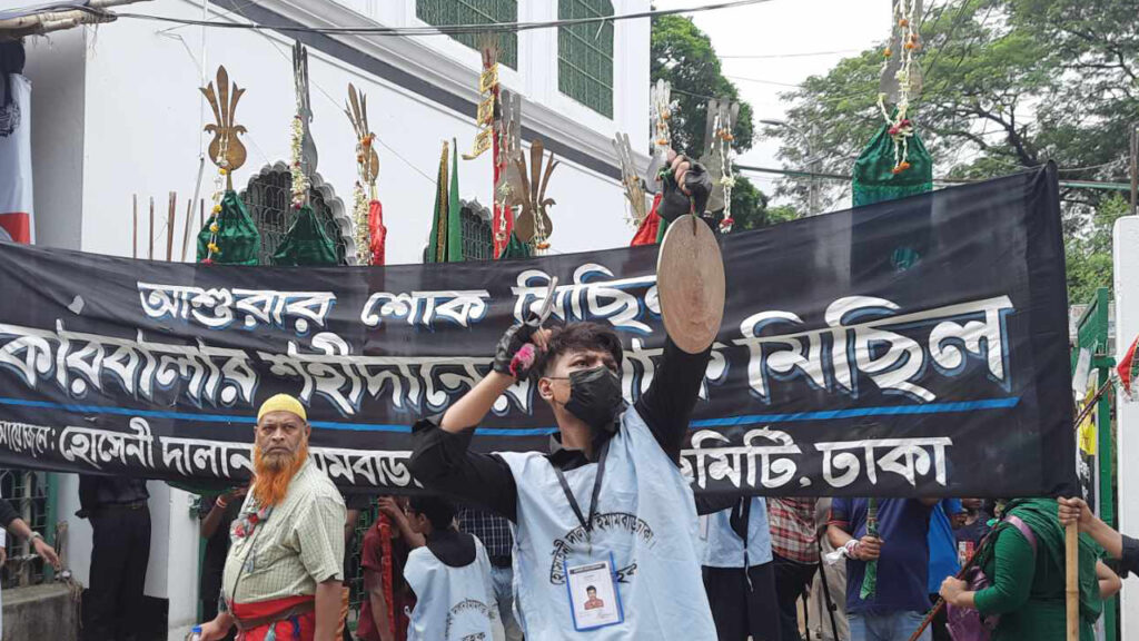 ‘হায় হোসেন, হায় হোসেন’ মাতমে রাজধানীতে তাজিয়া মিছিল শুরু