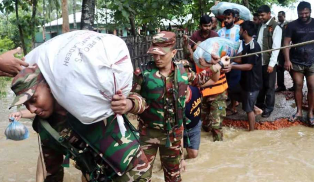 বন্যার্তদের উদ্ধারে ৬ জেলায় সশস্ত্র বাহিনীর কার্যক্রম