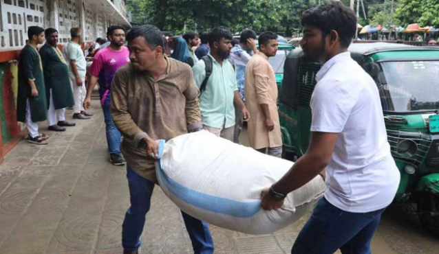 বন্যার্তদের জন্য ২৫ ট্রাক ত্রাণ পাঠিয়েছে বৈষম্যবিরোধী ছাত্র আন্দোলন
