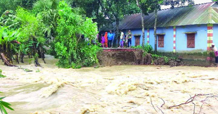 ভয়াবহ বন্যায় বিপর্যস্ত মীরসরাই, দুর্ভোগ চরমে