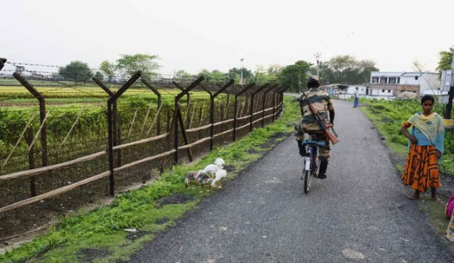 টাকার বিনিময়ে ‘প্রভাবশালী’ বাংলাদেশিদের ভারতে আশ্রয় নেওয়ার অভিযোগ