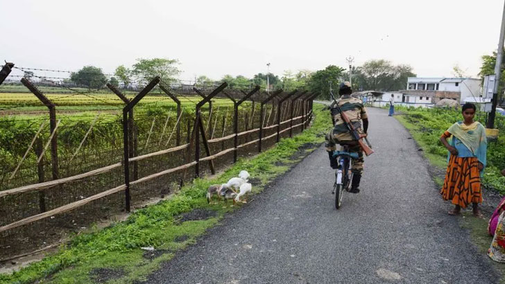 টাকার বিনিময়ে ‘প্রভাবশালী’ বাংলাদেশিদের ভারতে আশ্রয় নেওয়ার অভিযোগ