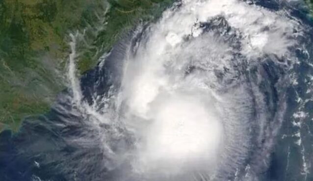 শক্তিশালী ঘূর্ণিঝড় ডানার তাণ্ডব চলবে রাত থেকে ভোর পর্যন্ত