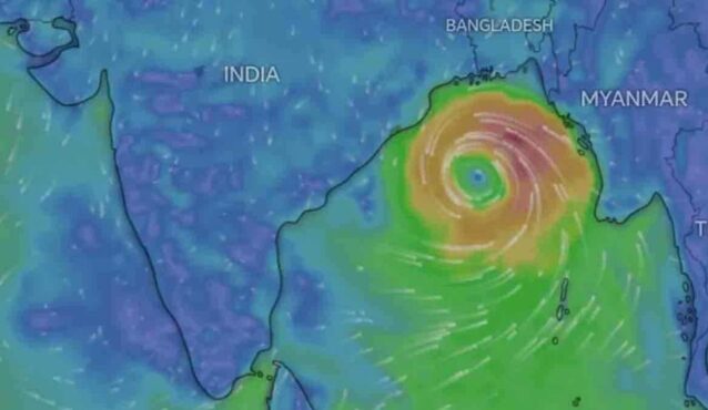 সন্ধ্যায় আঘাত হানতে পারে ঘূর্ণিঝড় ‘দানা’
