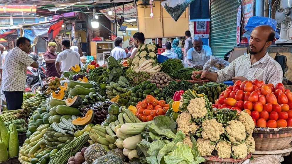 ৩০ টাকার সবজি হাতবদল হয়ে ভোক্তার ঘরে পৌঁছায় ১৫০ টাকায়