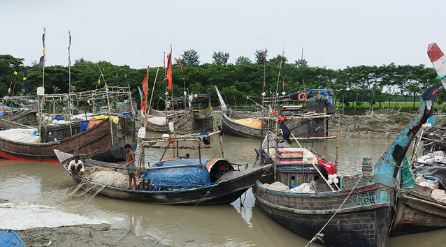 নদী ও সাগরে মাছ শিকারে ২২ দিনের নিষেধাজ্ঞা শুরু হচ্ছে
