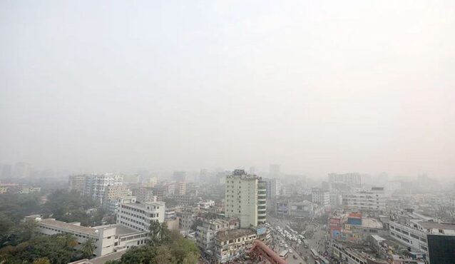 রাজধানীর বাতাসে শীতের আগমনী বার্তা