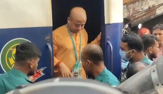 চিন্ময়ের পক্ষে ছিলেন না আইনজীবী, জামিন শুনানি পেছাল