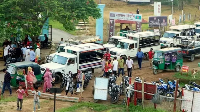 সাজেকে কটেজে রুম না পেয়ে বারান্দা-ক্লাবঘরে রাত কাটালো তিন শতাধিক পর্যটক