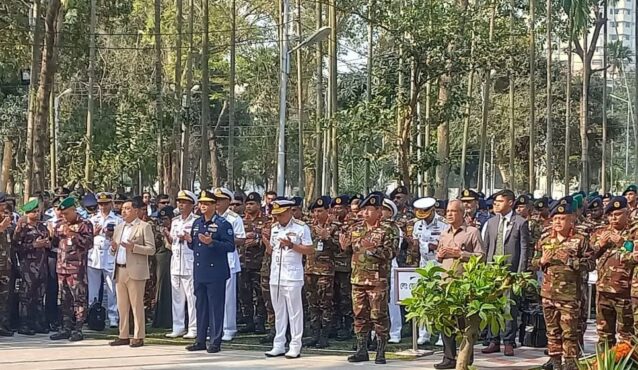 সামরিক কবরস্থানে স্বরাষ্ট্র উপদেষ্টাসহ তিন বাহিনী প্রধানের শ্রদ্ধা