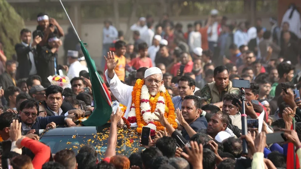 ১৭ বছর পর নেত্রকোনার মাটিতে পা রাখলেন বাবর