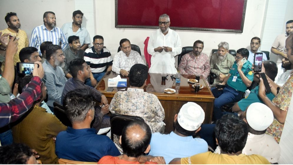 সিলেটে ব্যবসাপ্রতিষ্ঠানে ভাঙচুর ও লুটপাটে সর্বমহলে ক্ষোভ, গ্রেফতার ১৭