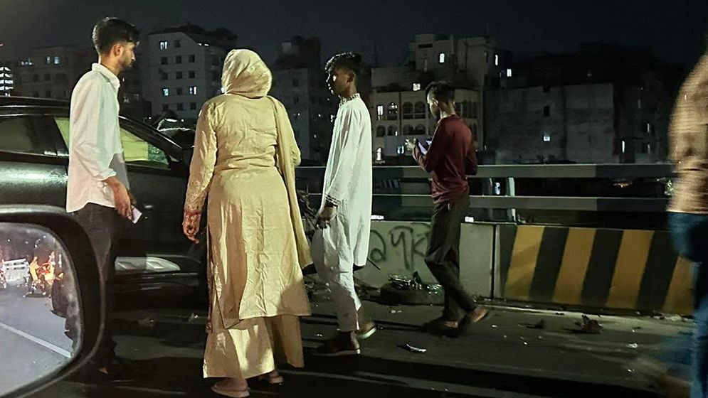 কালশী ফ্লাইওভারে দুর্ঘটনায় নিহত ২, ছিটকে ২৫ ফুট নিচে পড়েন বাইক আরোহী