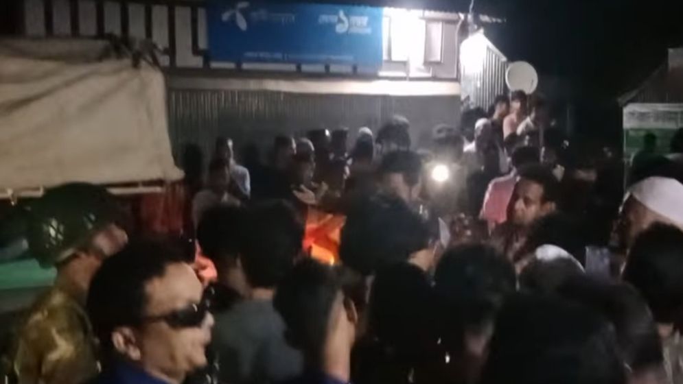 শিবচরে ভ্যানচালককে কুপিয়ে হত্যা করে ভ্যান ছিনতাই