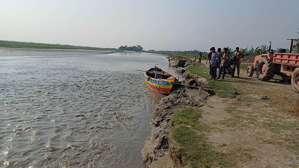 রায়পুরে মেঘনায় আবারও ভাঙন, হুমকির মুখে তীরবর্তী মানুষ