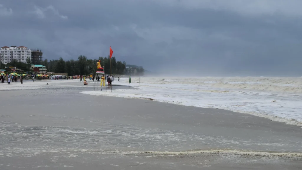 নিম্নচাপটি এখন স্থল লঘুচাপ আকারে শেরপুর ও তৎসংলগ্ন ভারতের মেঘালয়ে অবস্থান করছে