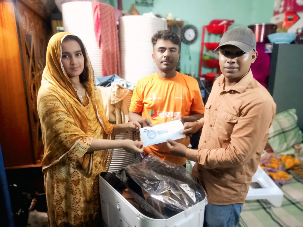 বিডি কিং মশার কয়েল কিনে একটি ওয়াশিং মেশিন উপহার পেলেন বাবুল আহমেদ
