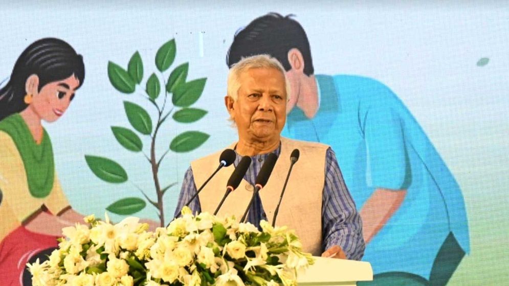 ‘প্লাস্টিক হুংকার দিচ্ছে- হয় আমরা থাকব, না হয় তোমরা’