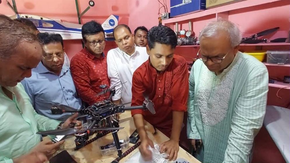 বাঁশখালীর ‘ড্রোন নির্মাতা’ আশিরকে অর্থ সহায়তা তারেক রহমানের