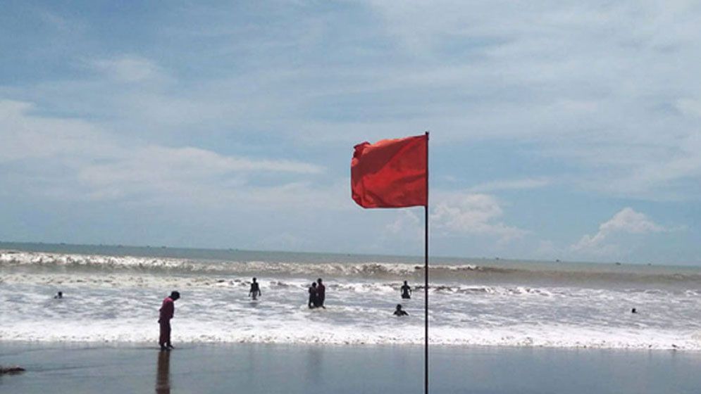 চার সমুদ্রবন্দরে ৩ নম্বর সতর্ক সংকেত