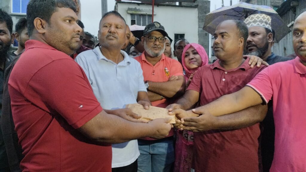 মুসলিম যুবকের জমিতে গড়ে উঠছে হিন্দু মন্দির