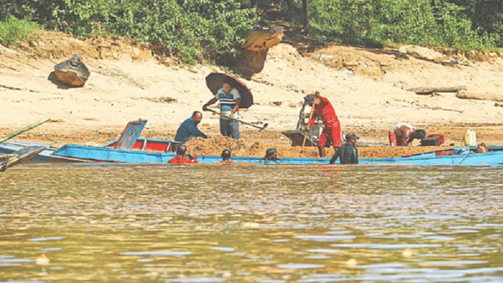 বালু লুটের মহোৎসব