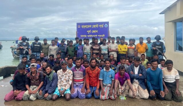 জলসীমা অতিক্রম করায় ১৯ ফিশিং বোটসহ ১২২ জেলে আটক