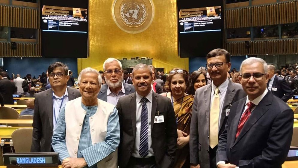 প্রধান উপদেষ্টার সফরসঙ্গী ৬২ জন, টিআইবির দাবি ‘সঠিক নয়’
