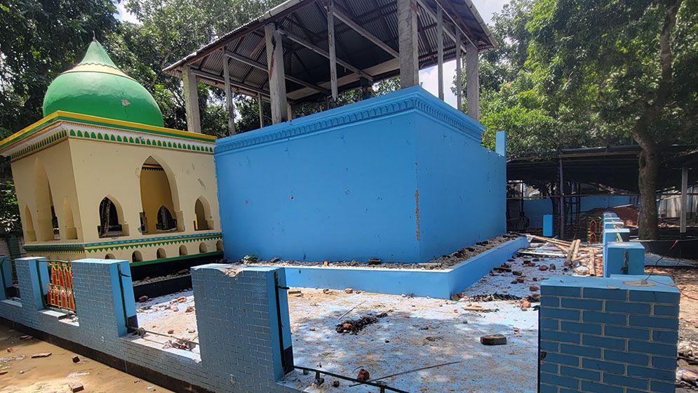 নুরাল পাগলের দরবারে হামলার ঘটনায় মামলা, আসামি সাড়ে ৩ হাজার