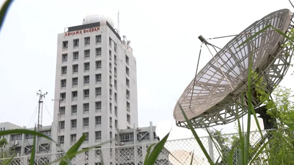ঢাকায় বৃষ্টির আভাস, শিগগিরই কমছে না গরম