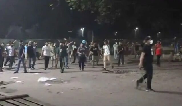 মধ্যরাতে ঢাবি ও ঢাকা কলেজের শিক্ষার্থীদের সংঘর্ষ