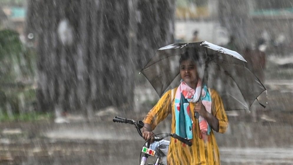 দুপুরের মধ্যে কয়েক অঞ্চলে বৃষ্টির আভাস