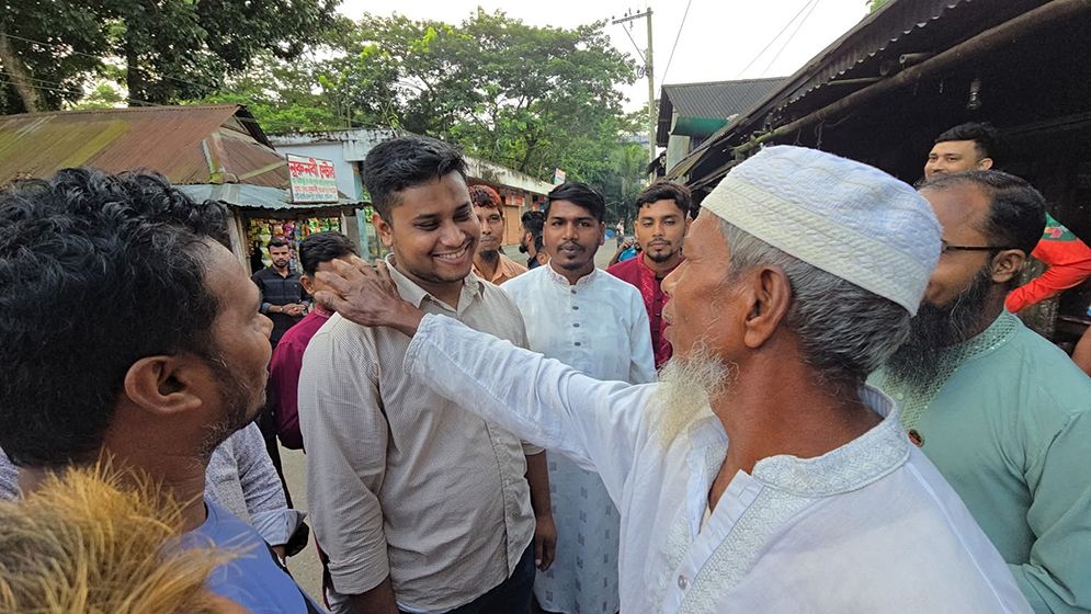 টাকা খরচ করে এমপি হতে চায় ব্যবসা করার জন্য: হাসনাত